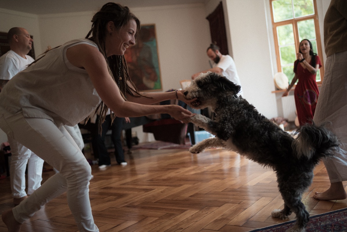 Freude und Leichtigkeit, auch der Hund ist dabei